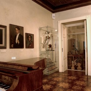 NELLE STANZE DELLA MUSICA DELLO “SCHMIDL” Con gli studenti del Liceo Carducci-Dante NELLE STANZE DELLA MUSICA DELLO “SCHMIDL” Con gli studenti del Liceo Carducci-Dante