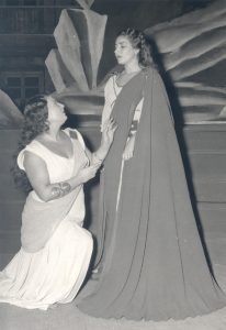  Elena Nicolai e Maria Callas nei ruoli di Adalgisa e Norma al Teratro Verdi di Trieste (Foto de Rota) - Civico Museo Teatrale "Carlo Schmidl" - CMT F 16698